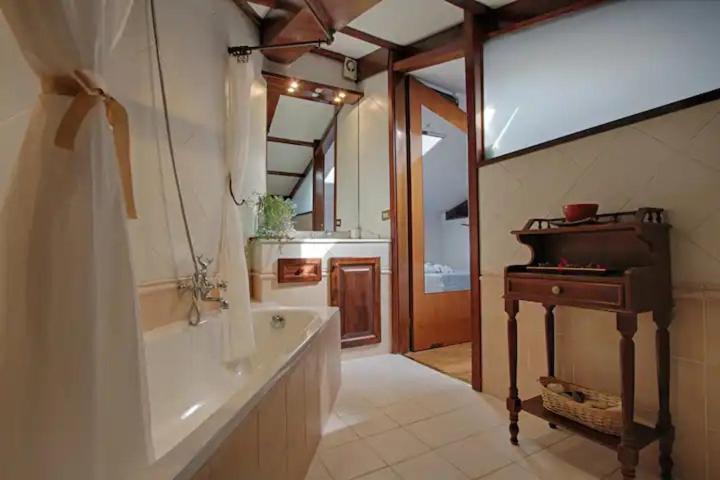 Accogliente Mansarda Nel Cuore Dell Antica Livorno Apartment ภายนอก รูปภาพ